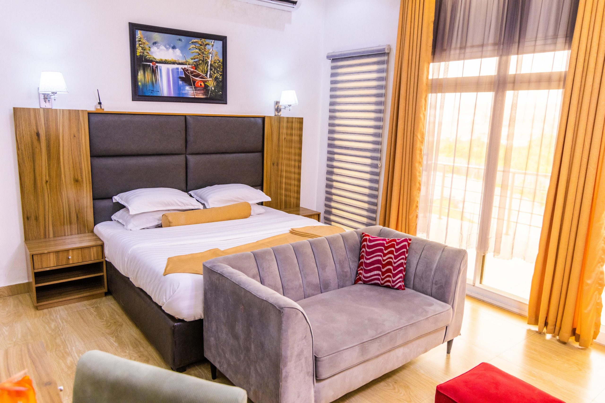DELUXE SUITES (2)