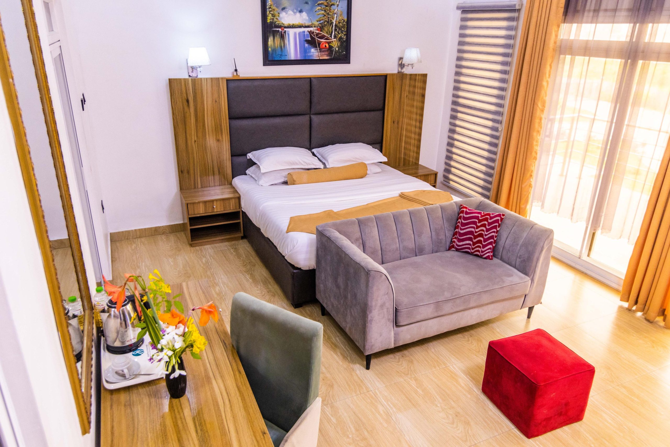 DELUXE SUITES (3)