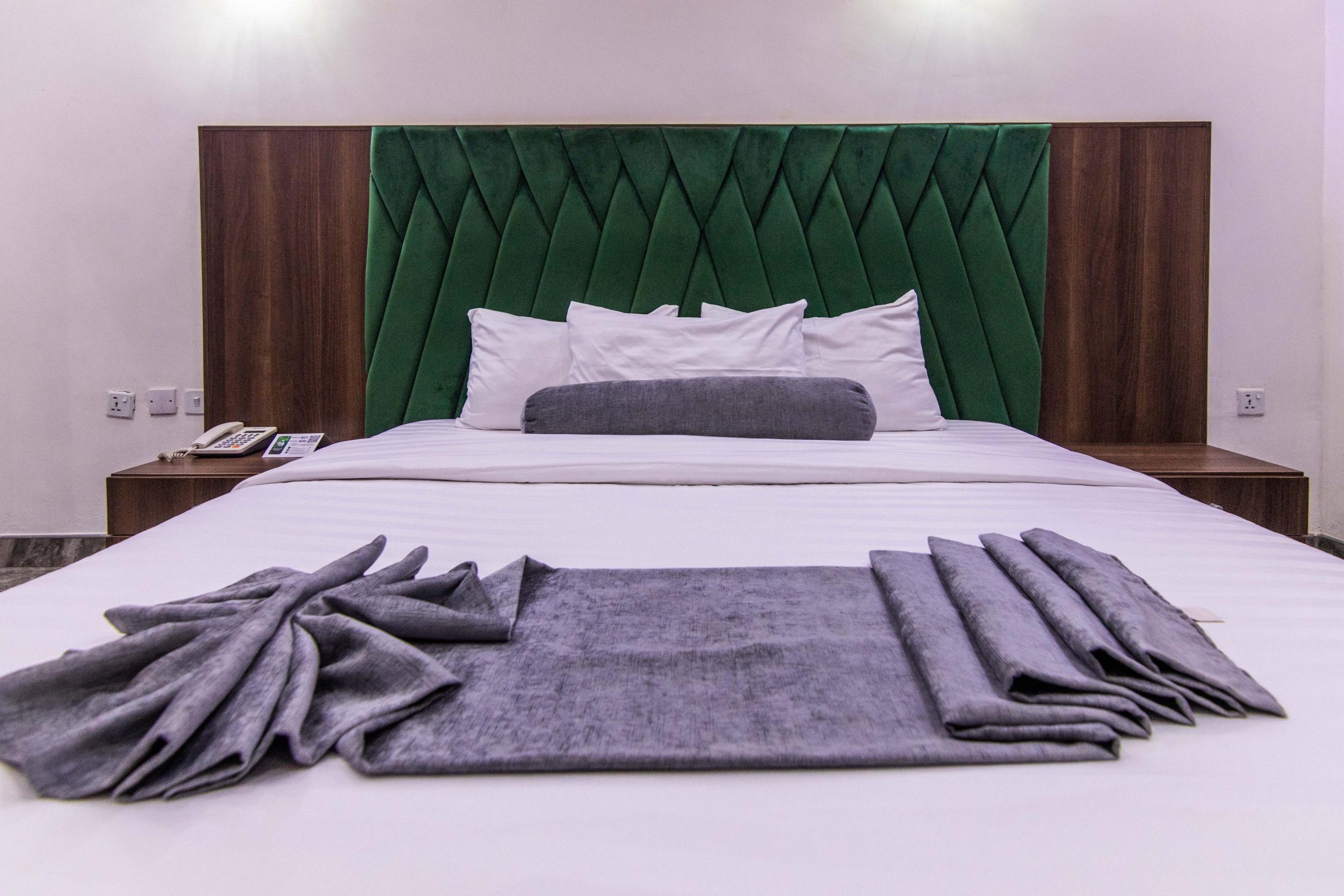 EXECUTIVE ROOM (3)