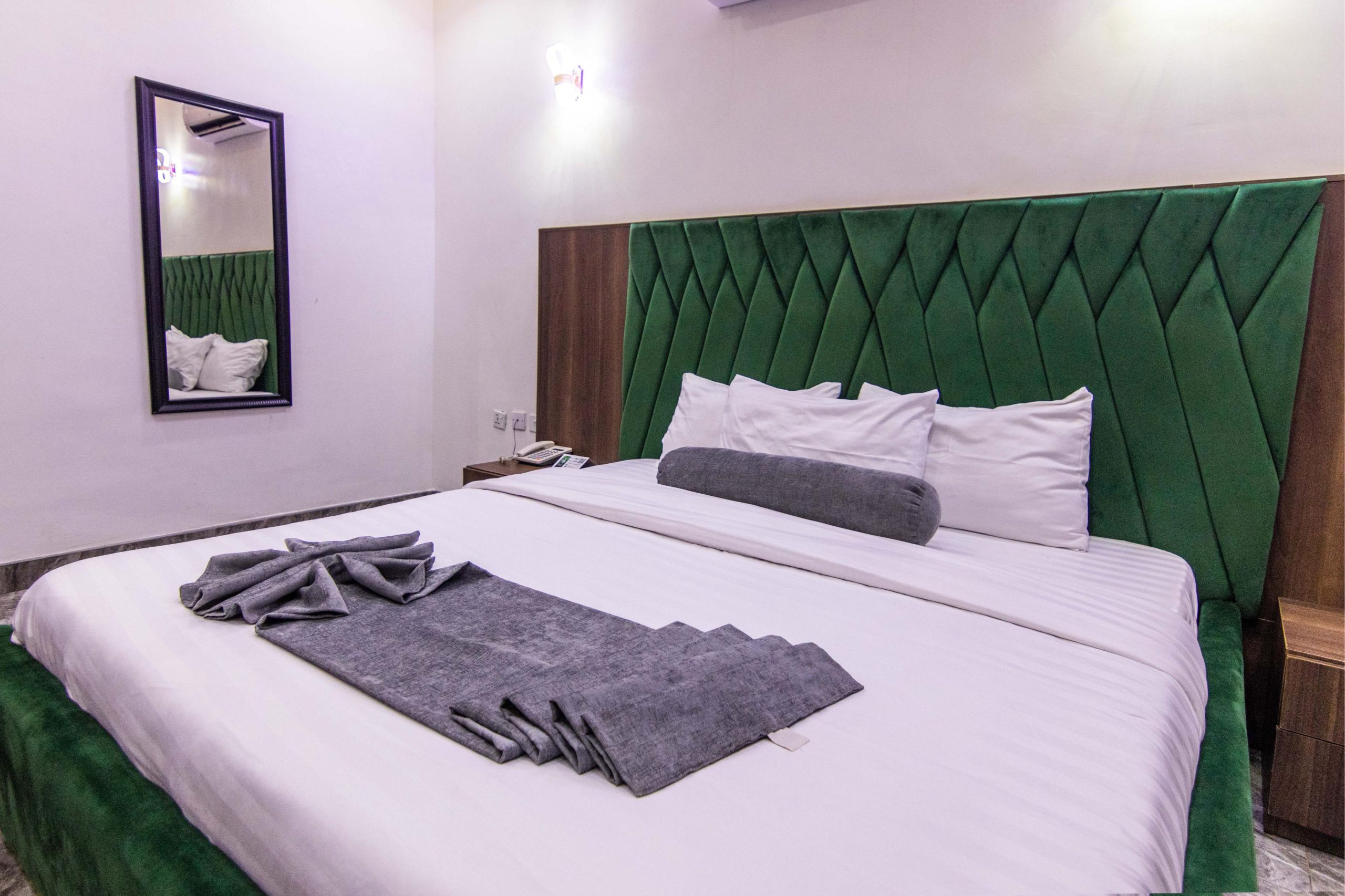EXECUTIVE ROOM (4)