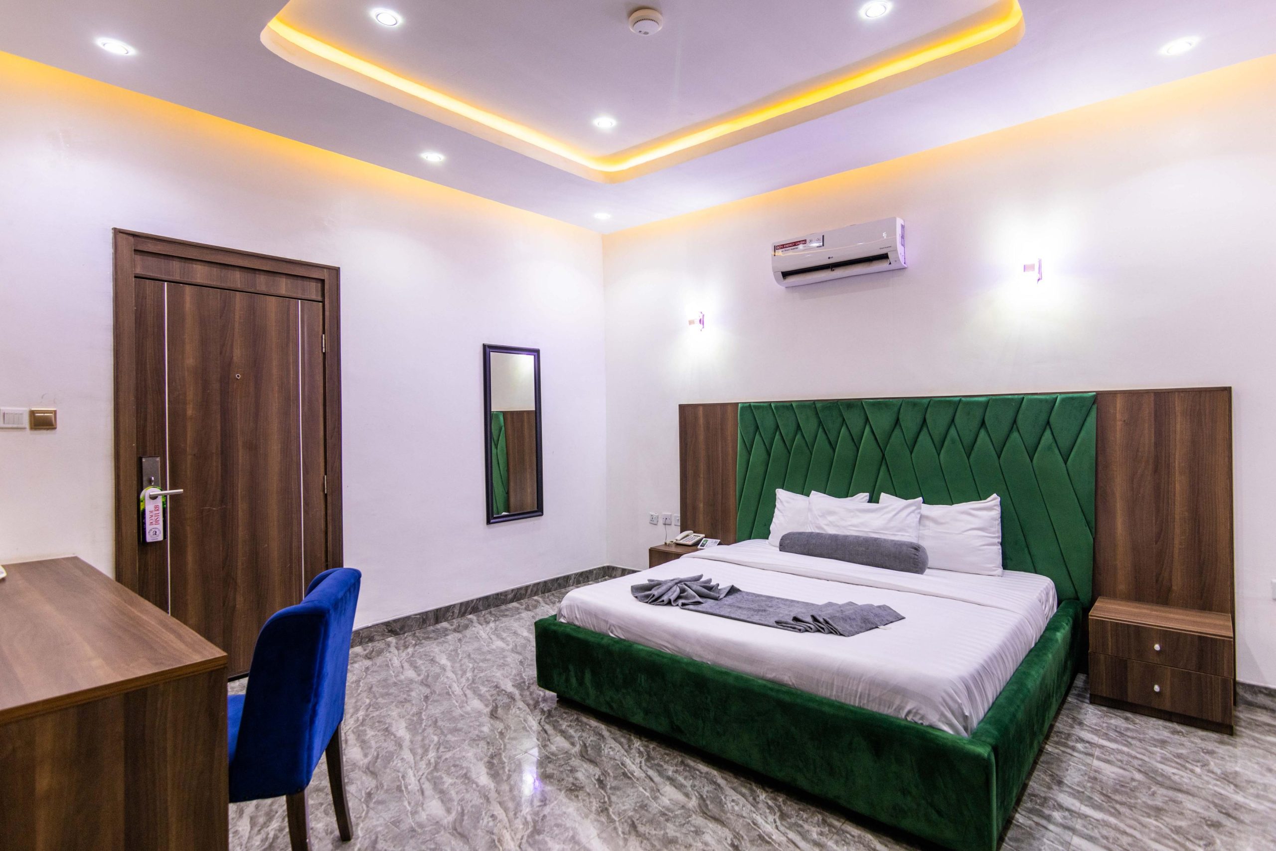 EXECUTIVE ROOM (7)